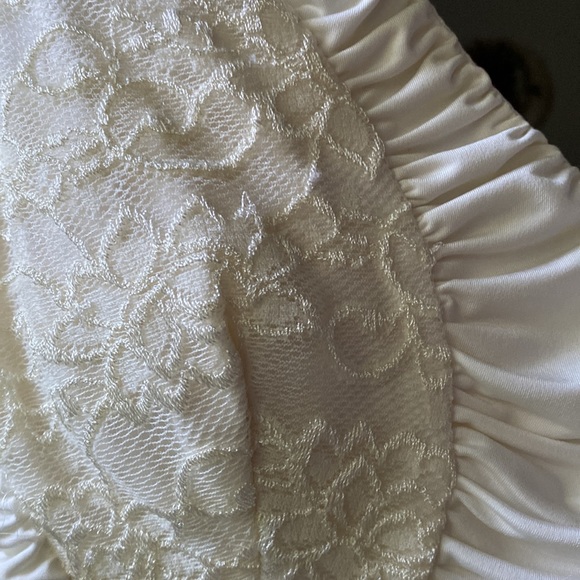 XOXO sleeveless ruched bodycon dress with lace details on the front. - Picture 8 of 8